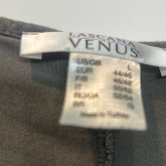 ๐ Venus brand size medium cold shoulder top - Picture 7 of 8